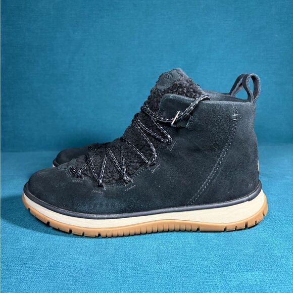 Size 9.5 - Women’s UGG Lace Up black boots - Picture 1 of 8